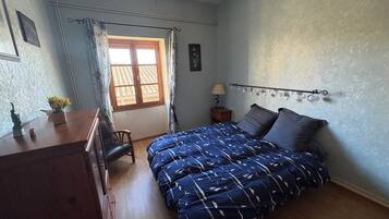 2 chambres, fer et planche Ă repasser, Wi-Fi gratuit, draps fournis