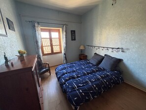 2 chambres, fer et planche à repasser, Wi-Fi gratuit, draps fournis