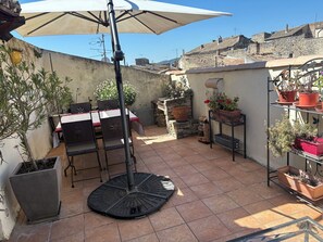 Outdoor dining - Vrbo Property (Bourg-Saint-Andéol)