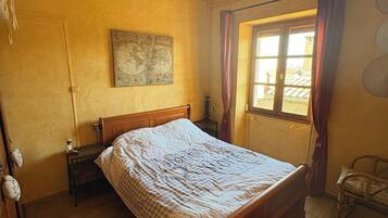 2 slaapkamers, een strijkplank/strijkijzer, gratis wifi, beddengoed