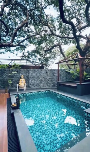 Desk, laptop workspace, free WiFi - The S - Luxurious Stays (Mahabaleshwar)