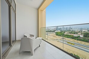 Apartment, Balcony | Property grounds - Bloomfields Modern 1BR in Azizi Vista (Dubai)