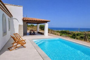 Pool - Villa 'Del Cardo Con Piscina' with Sea View, Wi-Fi and Air Conditioning (Porto Ottiolu)