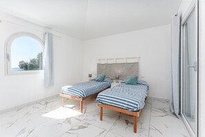 3 bedrooms, WiFi, bed sheets - Villa 'Del Cardo Con Piscina' with Sea View, Wi-Fi and Air Conditioning (Porto Ottiolu)