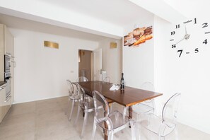 Dining - La Corte del Duca – Elegant 3BR Flat in Historic Modena 8 guests (Modena)
