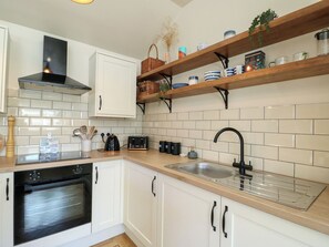 Cookware/dishes/utensils - Trillo Lodge (Colwyn Bay)