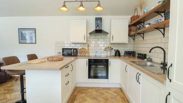 Cookware/dishes/utensils