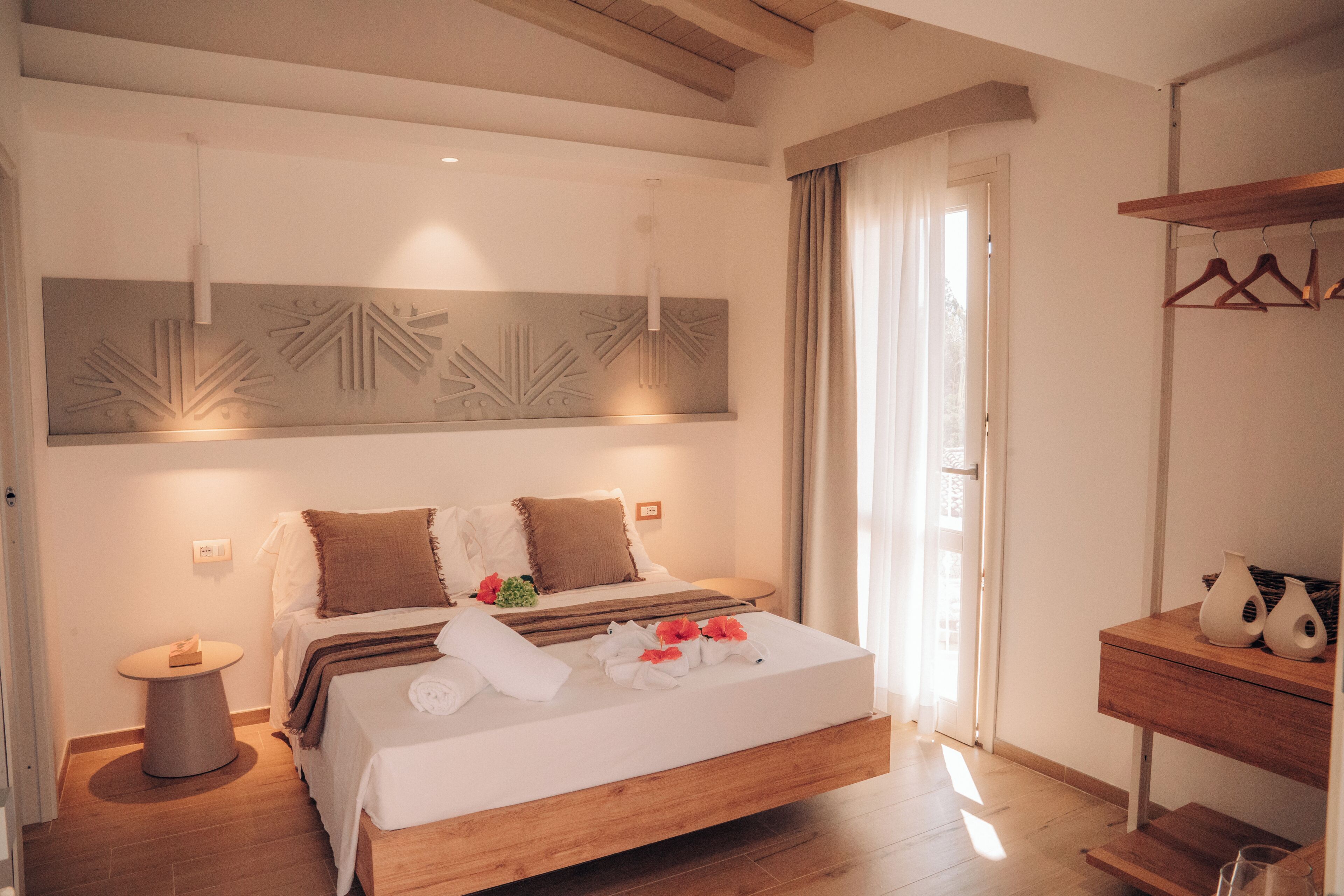 Habitación clásica | Minibar, caja fuerte, mobiliario individual y ropa de cama