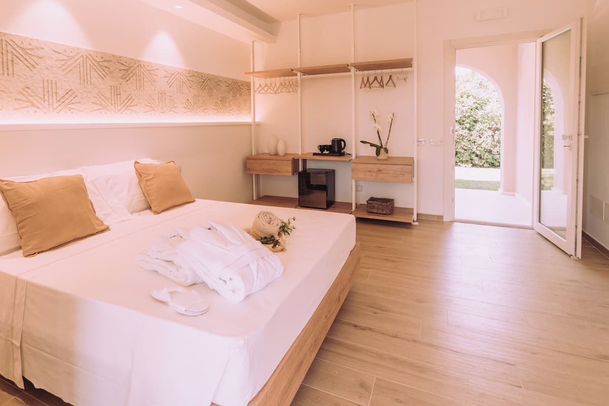 Superior Room | Minibar, in-room safe, individually furnished, bed sheets
