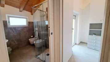 Shower, bidet, towels