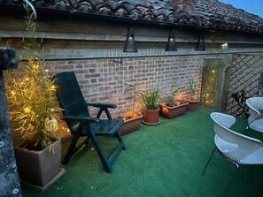 Terrace/patio - Private Countryside Villa with Pool & Views – Walk to Village in Le Marche (Marche)