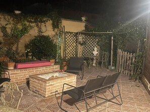 Terrace/patio - Private Countryside Villa with Pool & Views – Walk to Village in Le Marche (Marche)