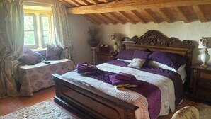 4 habitaciones, tabla de planchar con plancha, wifi y ropa de cama 