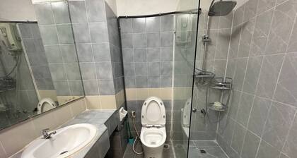 Apartment with office desk set near to Phra Khanong BTS station