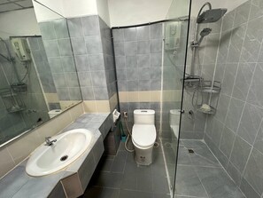 Regadera, secadora de cabello, bidet 