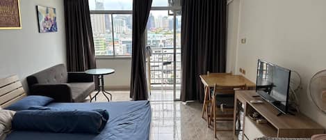 1 habitación, tabla de planchar con plancha y wifi