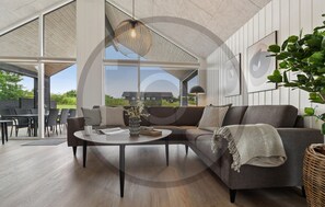 Smart TV, fireplace, table football, ping pong - Amazing home in Bogense with sauna (Bogense)