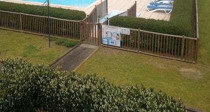 Studio near the Dordogne river, close to all amenities. Pastoral setting,