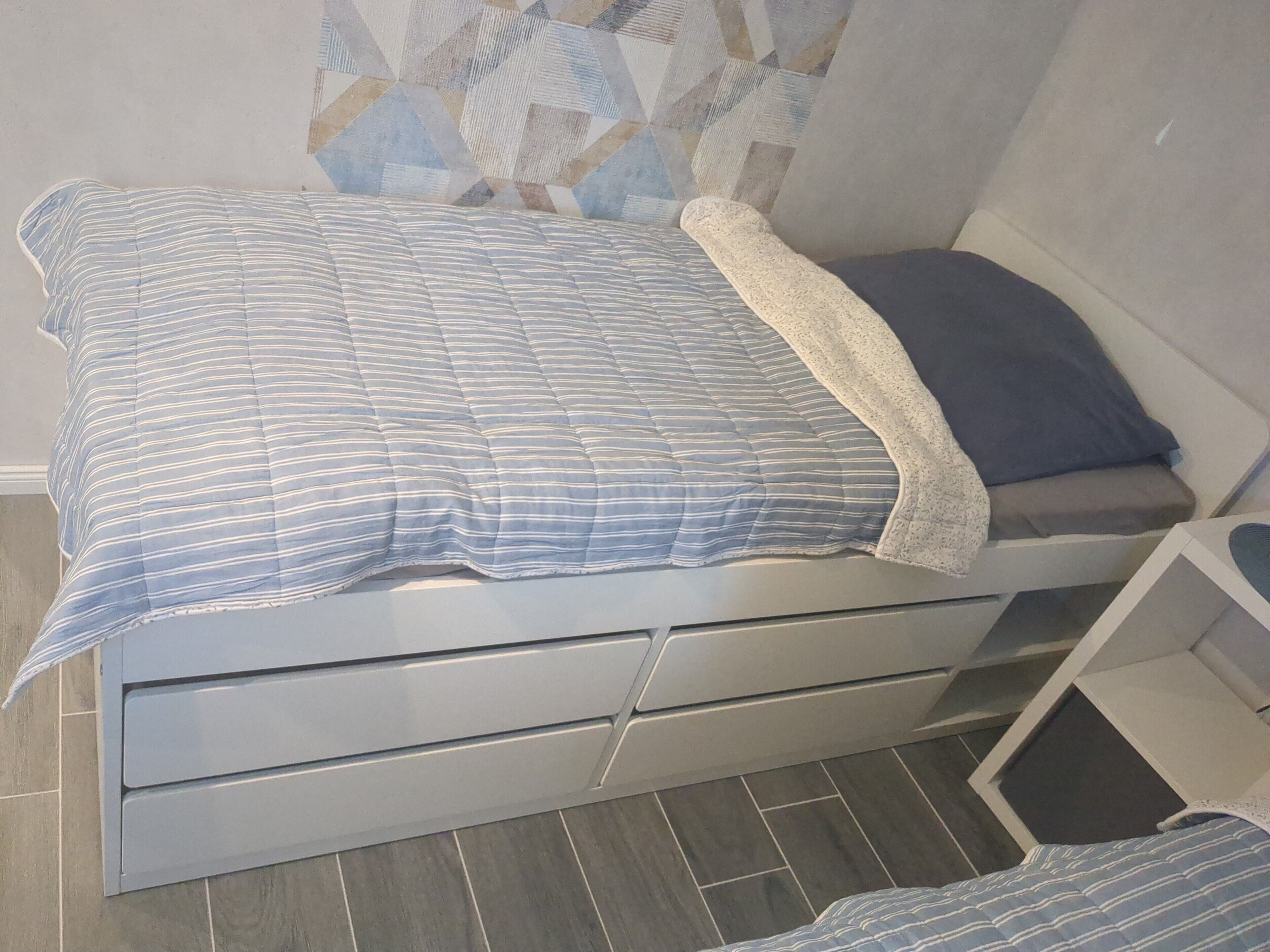 WiFi, bed sheets