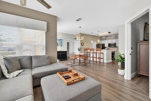 Living area - All You’ll Need near Beach & Trail (Seminole)