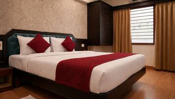 Suite, 1 King Bed with Sofa bed, Non Smoking, Private Bathroom