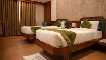 Suite, 1 King Bed with Sofa bed, Non Smoking, Private Bathroom