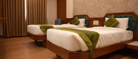 Suite, 1 King Bed with Sofa bed, Non Smoking, Private Bathroom