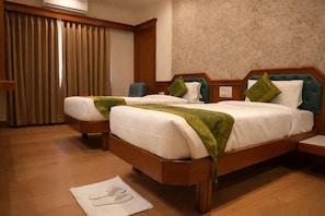 Suite, 1 King Bed with Sofa bed, Non Smoking, Private Bathroom | Iron/ironing board, free WiFi