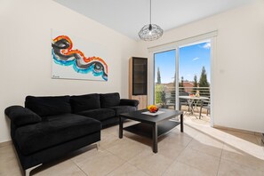 TV - Sunny 2Br Family Apartment - Mythical Sands Resort (Paralimni)