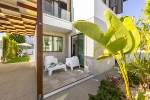 Terrace/patio - Stylish Villa | Private Pool - Garden - Near Beach (Paralimni)
