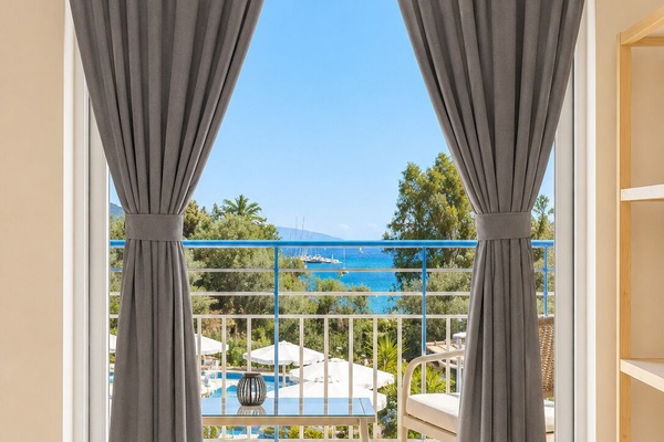 Two Bedroom Apartment Pool View | Terrace/patio