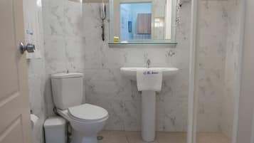 Monolocale, vista montagna | Bagno