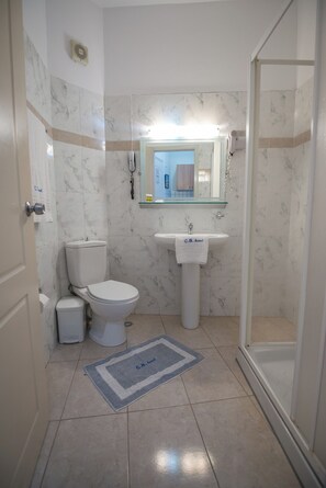 Bathroom - Cliff Bay (Palairos)