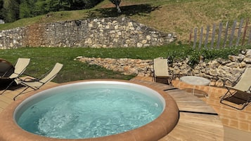 Bañera de hidromasaje exterior