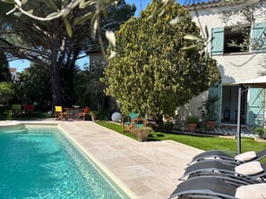 Outdoor pool - Family house 250 m2, swimming pool, village and beaches (Roquebrune sur Argens)