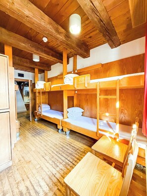 Basic-fællessovesal