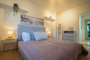 Room - Scandi-Boho 1BR | Calm & Well-Connected Location (Gothenburg)