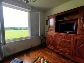 Living area - Gîte “La Couade” with Private Garden, Balcony and Wi-Fi (Troche)