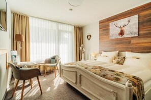 Kamar Double Comfort, pemandangan kebun | Brankas, ruang kerja ramah laptop, tirai kedap cahaya, dan kedap suara