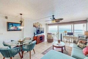 TV - 2 Ensuites | Top Floor Oceanfront | Big Lanai | Views, Whales & More (Lahaina)