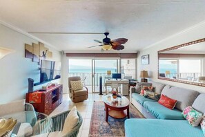 TV - 2 Ensuites | Top Floor Oceanfront | Big Lanai | Views, Whales & More (Lahaina)