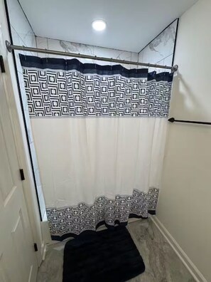 Hair dryer, towels, toilet paper - “3BR Fully Furnished Corporate & Insurance (Petersburg)