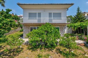 Exterior - Vacation apartment near sandy beach with terrace, barbecue & parking space (Crikvenica)