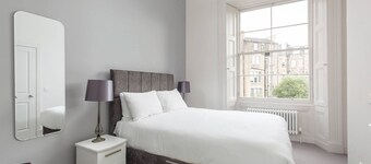 6 on Chester: Tay Apartment