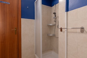 Shower, hair dryer, bidet, towels - Casa Tropicana RO-JO by Wonderful Italy (Torino)