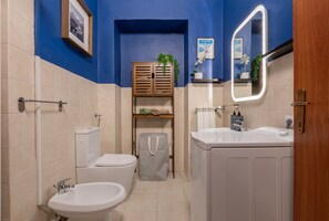 Shower, hair dryer, bidet, towels - Casa Tropicana RO-JO by Wonderful Italy (Torino)