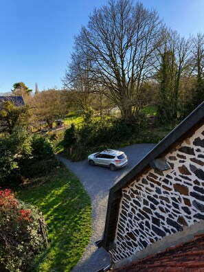 Property grounds - Charming vacation home near Mont-Saint-Michel in the countryside, centrally located (Brécey)