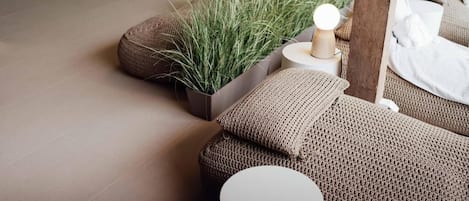 Sauna, tina de hidromasaje, baño de vapor y tratamientos corporales