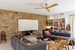 Living area - Beautiful house on the edge of the charming village of Pigna (Pigna)
