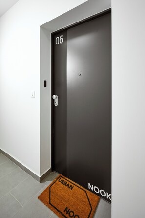 المنشأة من الداخل